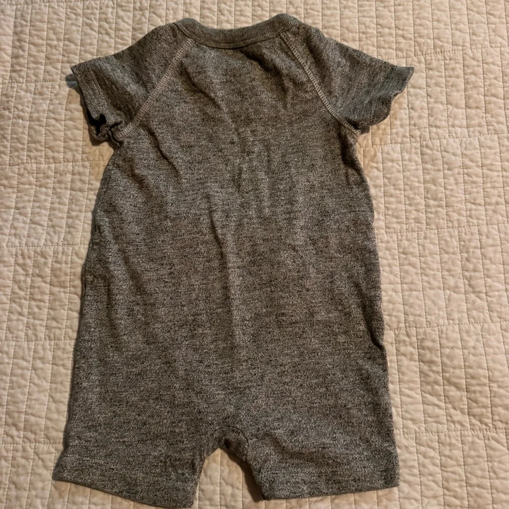Baby Gap Gray Romper Onesie Sz 12-18 months